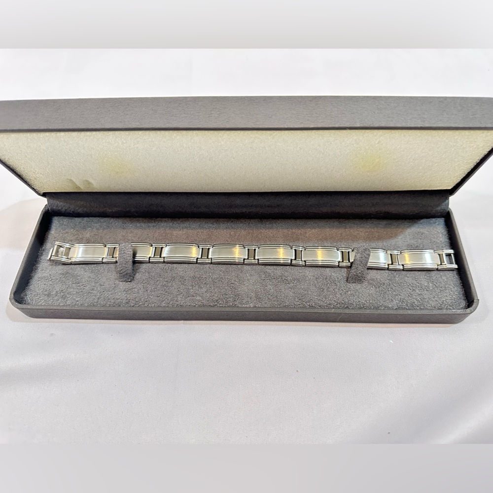 Men’s chisel bracelet